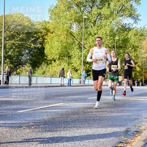 25.10.2026 - hella hamburg halbmarathon Dr. Thomas Lammeyer http://msf.ph/oto/11053893 25.10.2026 10:16:48 Kennedybrücke 1330, 9804, 5254 meine-sportfotos.de