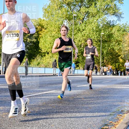25.10.2026 - hella hamburg halbmarathon Dr. Thomas Lammeyer http://msf.ph/oto/11053903 25.10.2026 10:16:49 Kennedybrücke 31330, 5804, 35254 meine-sportfotos.de