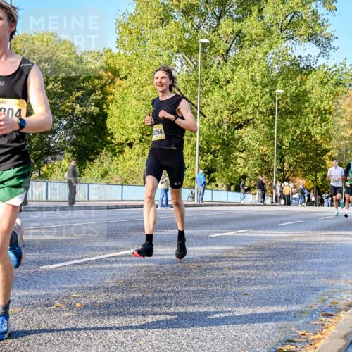 25.10.2026 - hella hamburg halbmarathon Dr. Thomas Lammeyer http://msf.ph/oto/11053912 25.10.2026 10:16:50 Kennedybrücke 6304, 254, 13398 meine-sportfotos.de