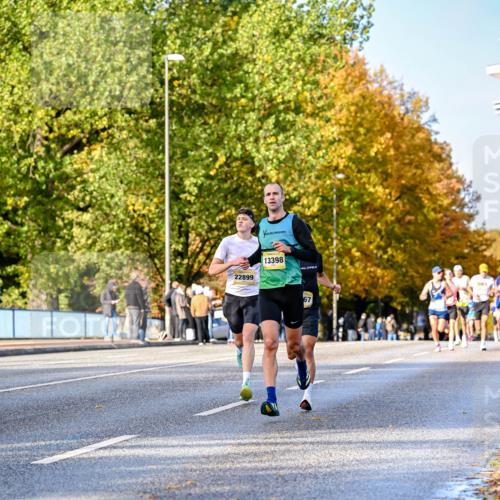 25.10.2026 - hella hamburg halbmarathon Dr. Thomas Lammeyer http://msf.ph/oto/11053922 25.10.2026 10:16:51 Kennedybrücke 22899, 13398, 67 meine-sportfotos.de