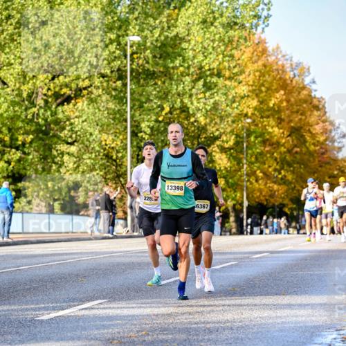25.10.2026 - hella hamburg halbmarathon Dr. Thomas Lammeyer http://msf.ph/oto/11053928 25.10.2026 10:16:52 Kennedybrücke 228, 13398, 6367 meine-sportfotos.de