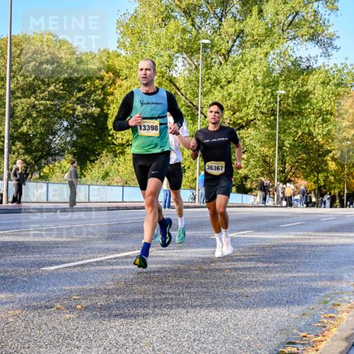 25.10.2026 - hella hamburg halbmarathon Dr. Thomas Lammeyer http://msf.ph/oto/11053952 25.10.2026 10:16:54 Kennedybrücke 13398, 36367 meine-sportfotos.de