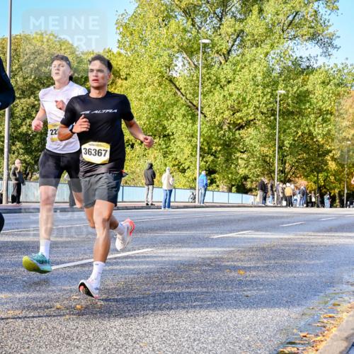 25.10.2026 - hella hamburg halbmarathon Dr. Thomas Lammeyer http://msf.ph/oto/11053958 25.10.2026 10:16:55 Kennedybrücke 13398, 22, 36367 meine-sportfotos.de