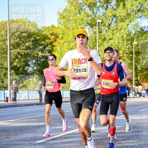 25.10.2026 - hella hamburg halbmarathon Dr. Thomas Lammeyer http://msf.ph/oto/11053998 25.10.2026 10:17:00 Kennedybrücke 33610, 22628, 4758, 338 meine-sportfotos.de
