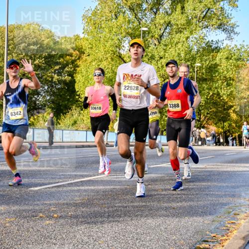 25.10.2026 - hella hamburg halbmarathon Dr. Thomas Lammeyer http://msf.ph/oto/11053999 25.10.2026 10:17:01 Kennedybrücke 6342, 33610, 22628, 3388, 4758 meine-sportfotos.de