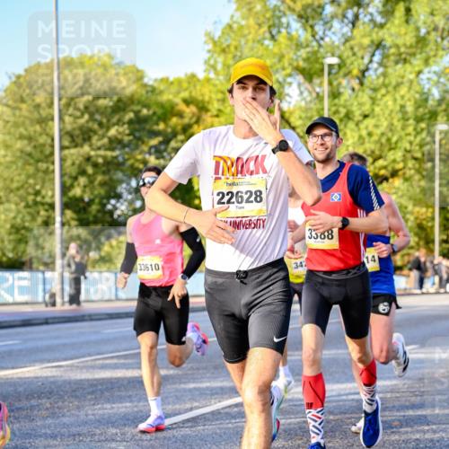 25.10.2026 - hella hamburg halbmarathon Dr. Thomas Lammeyer http://msf.ph/oto/11054000 25.10.2026 10:17:01 Kennedybrücke 33610, 22628, 34, 3588, 14 meine-sportfotos.de