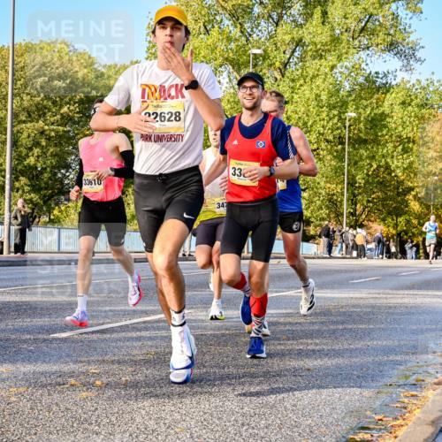 25.10.2026 - hella hamburg halbmarathon Dr. Thomas Lammeyer http://msf.ph/oto/11054004 25.10.2026 10:17:01 Kennedybrücke 6342, 33610, 22628, 347, 33 meine-sportfotos.de