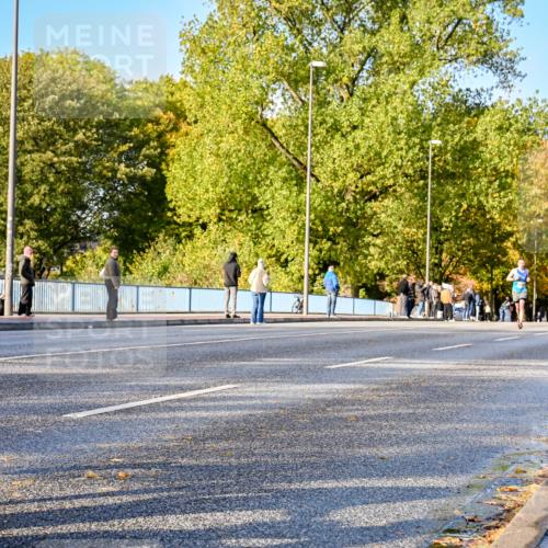 25.10.2026 - hella hamburg halbmarathon Dr. Thomas Lammeyer http://msf.ph/oto/11054010 25.10.2026 10:17:02 Kennedybrücke 758 meine-sportfotos.de