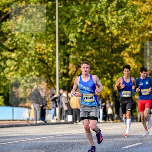 25.10.2026 - hella hamburg halbmarathon Dr. Thomas Lammeyer http://msf.ph/oto/11054024 25.10.2026 10:17:05 Kennedybrücke 21049, 25044, 2001 meine-sportfotos.de