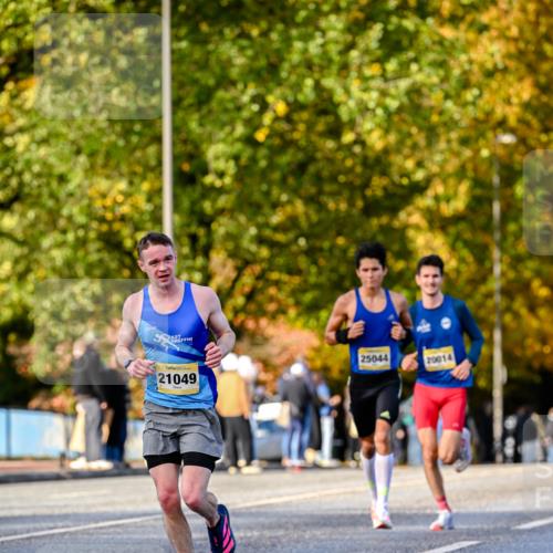 25.10.2026 - hella hamburg halbmarathon Dr. Thomas Lammeyer http://msf.ph/oto/11054029 25.10.2026 10:17:05 Kennedybrücke 21049, 25044, 20014 meine-sportfotos.de