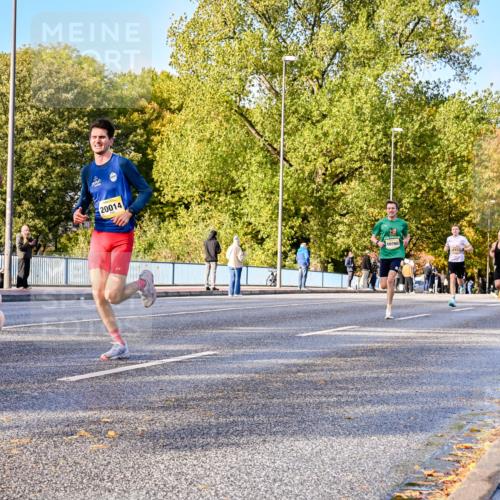 25.10.2026 - hella hamburg halbmarathon Dr. Thomas Lammeyer http://msf.ph/oto/11054067 25.10.2026 10:17:11 Kennedybrücke 25044, 20014, 10760 meine-sportfotos.de