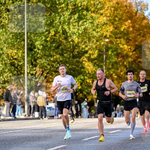25.10.2026 - hella hamburg halbmarathon Dr. Thomas Lammeyer http://msf.ph/oto/11054069 25.10.2026 10:17:11 Kennedybrücke 3745, 2091, 32679 meine-sportfotos.de