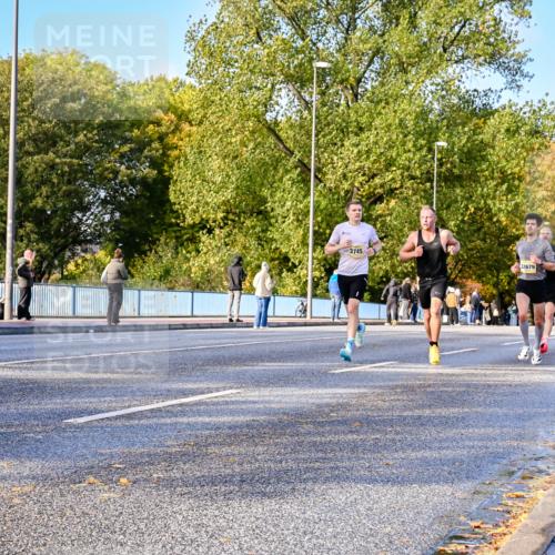 25.10.2026 - hella hamburg halbmarathon Dr. Thomas Lammeyer http://msf.ph/oto/11054087 25.10.2026 10:17:14 Kennedybrücke 10760, 3745, 32679 meine-sportfotos.de