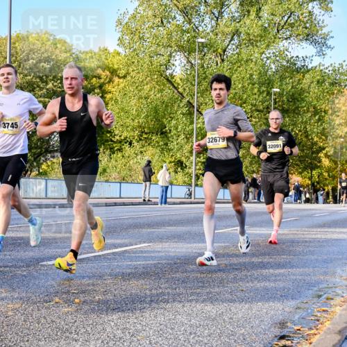 25.10.2026 - hella hamburg halbmarathon Dr. Thomas Lammeyer http://msf.ph/oto/11054106 25.10.2026 10:17:16 Kennedybrücke 3745, 32679, 32091 meine-sportfotos.de