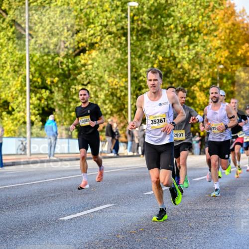 25.10.2026 - hella hamburg halbmarathon Dr. Thomas Lammeyer http://msf.ph/oto/11054134 25.10.2026 10:17:22 Kennedybrücke 10985, 35367, 2997, 35 meine-sportfotos.de