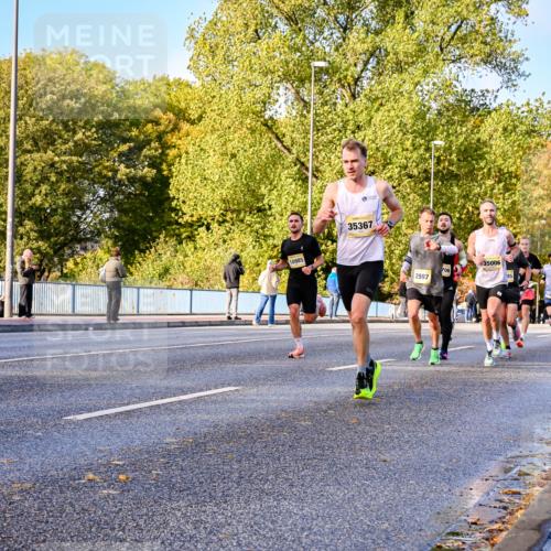 25.10.2026 - hella hamburg halbmarathon Dr. Thomas Lammeyer http://msf.ph/oto/11054143 25.10.2026 10:17:23 Kennedybrücke 10985, 35367, 2997, 35006, 45 meine-sportfotos.de