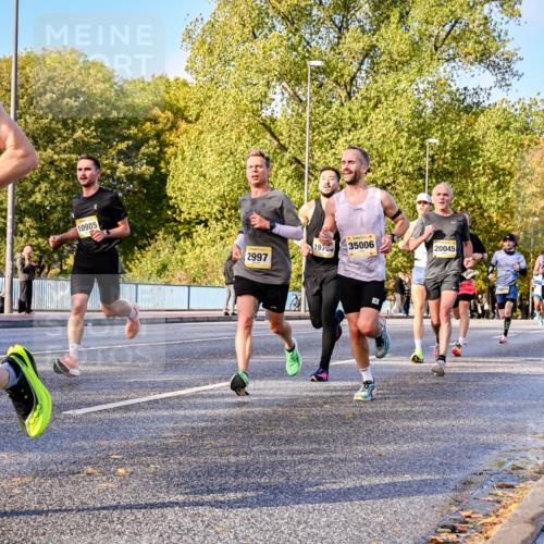 25.10.2026 - hella hamburg halbmarathon Dr. Thomas Lammeyer http://msf.ph/oto/11054155 25.10.2026 10:17:24 Kennedybrücke 35367, 10985, 19700, 35006, 20045, 2997, 15879, 2147 meine-sportfotos.de