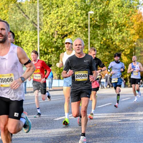 25.10.2026 - hella hamburg halbmarathon Dr. Thomas Lammeyer http://msf.ph/oto/11054157 25.10.2026 10:17:24 Kennedybrücke 35006, 30870, 20045, 1587 meine-sportfotos.de
