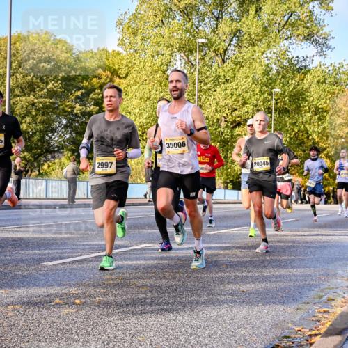 25.10.2026 - hella hamburg halbmarathon Dr. Thomas Lammeyer http://msf.ph/oto/11054159 25.10.2026 10:17:25 Kennedybrücke 10985, 2997, 19, 35006, 300, 20045, 21479 meine-sportfotos.de