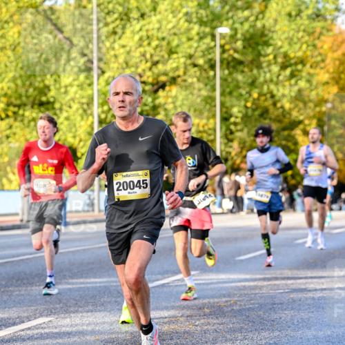 25.10.2026 - hella hamburg halbmarathon Dr. Thomas Lammeyer http://msf.ph/oto/11054161 25.10.2026 10:17:25 Kennedybrücke 308, 20045, 18, 3034 meine-sportfotos.de