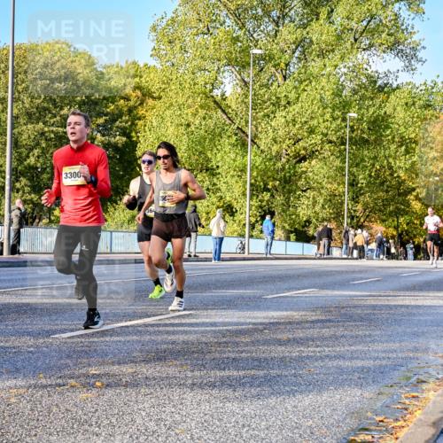 25.10.2026 - hella hamburg halbmarathon Dr. Thomas Lammeyer http://msf.ph/oto/11054270 25.10.2026 10:17:41 Kennedybrücke 3300, 364, 56, 8584 meine-sportfotos.de