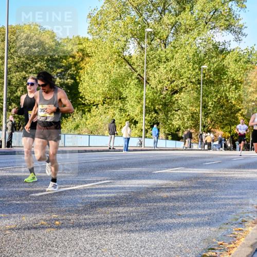 25.10.2026 - hella hamburg halbmarathon Dr. Thomas Lammeyer http://msf.ph/oto/11054277 25.10.2026 10:17:42 Kennedybrücke 3007, 35, 34164, 8584 meine-sportfotos.de