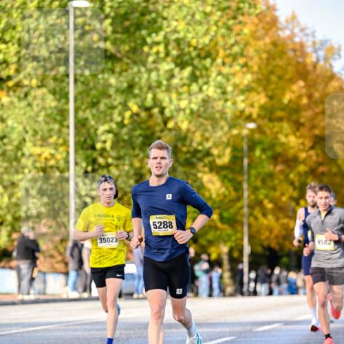 25.10.2026 - hella hamburg halbmarathon Dr. Thomas Lammeyer http://msf.ph/oto/11054331 25.10.2026 10:17:54 Kennedybrücke 3132, 35023, 5288, 9582 meine-sportfotos.de