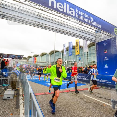 25.10.2026 - hella hamburg halbmarathon LAZAROV Photography http://msf.ph/oto/11384645 25.10.2026 12:27:06 Ziel 25052, 16104, 30282, 4437, 6122, 17512, 1133, 24270, 24271 meine-sportfotos.de