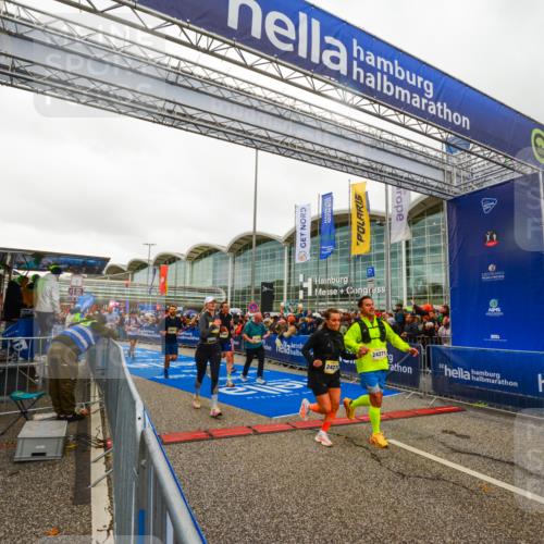 25.10.2026 - hella hamburg halbmarathon LAZAROV Photography http://msf.ph/oto/11384651 25.10.2026 12:27:08 Ziel 30282, 17512, 6122, 4437, 1133, 24271, 24270, 15904, 35501, 20912, 6133, 15607 meine-sportfotos.de