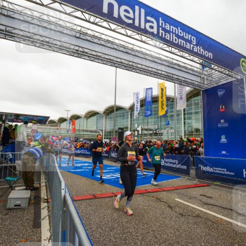 25.10.2026 - hella hamburg halbmarathon LAZAROV Photography http://msf.ph/oto/11384655 25.10.2026 12:27:09 Ziel 1133, 24271, 24270, 15904, 35501, 15607, 6133, 20912 meine-sportfotos.de