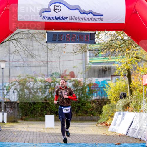 07.11.2021 - Bramfelder Winterlaufserie 2021/2022 Lauf 1 Michael Strokosch http://msf.ph/oto/3594493 07.11.2021 12:23:34 Laufen 945, 712 meine-sportfotos.de