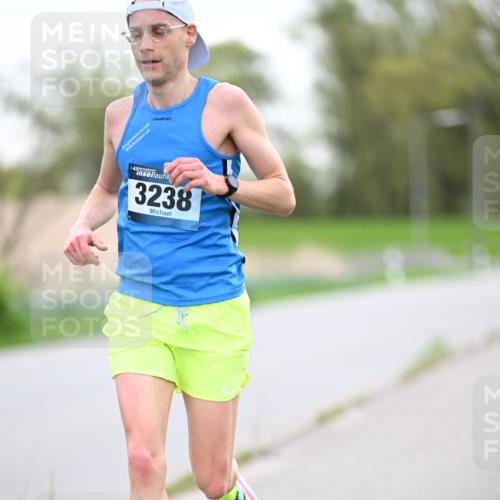 07.04.2024 - 43. Internationalen Wilhelmsburger Insellauf Dr. Thomas Lammeyer http://msf.ph/oto/6037562 07.04.2024 10:22:03 Laufen 06390, 43, 3238 meine-sportfotos.de