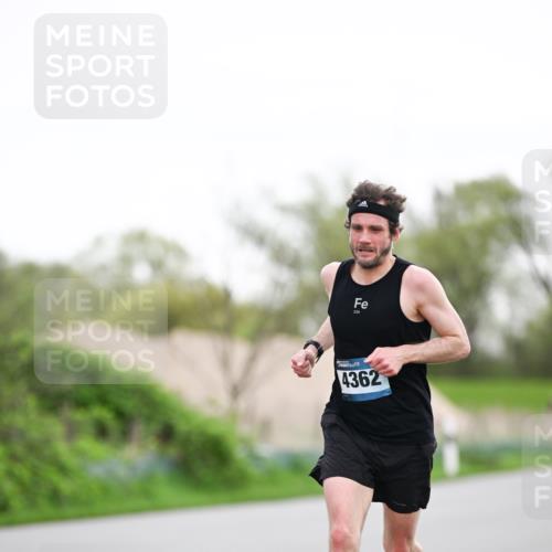 07.04.2024 - 43. Internationalen Wilhelmsburger Insellauf Dr. Thomas Lammeyer http://msf.ph/oto/6037568 07.04.2024 10:22:19 Laufen 226, 4362 meine-sportfotos.de