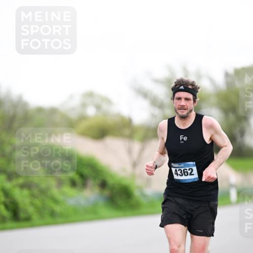 07.04.2024 - 43. Internationalen Wilhelmsburger Insellauf Dr. Thomas Lammeyer http://msf.ph/oto/6037569 07.04.2024 10:22:19 Laufen 226, 4362 meine-sportfotos.de