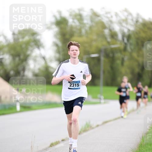 07.04.2024 - 43. Internationalen Wilhelmsburger Insellauf Dr. Thomas Lammeyer http://msf.ph/oto/6037609 07.04.2024 10:22:38 Laufen 2315 meine-sportfotos.de