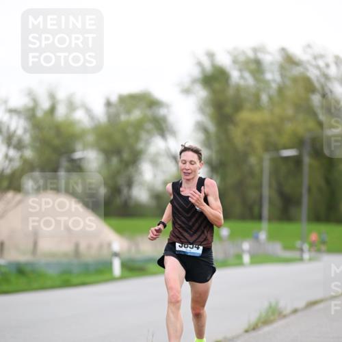 07.04.2024 - 43. Internationalen Wilhelmsburger Insellauf Dr. Thomas Lammeyer http://msf.ph/oto/6037664 07.04.2024 10:22:55 Laufen 5034 meine-sportfotos.de