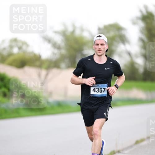 07.04.2024 - 43. Internationalen Wilhelmsburger Insellauf Dr. Thomas Lammeyer http://msf.ph/oto/6037719 07.04.2024 10:23:19 Laufen 4357 meine-sportfotos.de