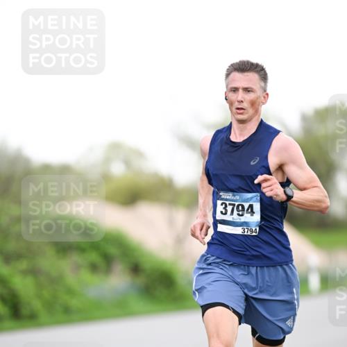 07.04.2024 - 43. Internationalen Wilhelmsburger Insellauf Dr. Thomas Lammeyer http://msf.ph/oto/6037843 07.04.2024 10:24:02 Laufen 3794, 3794 meine-sportfotos.de