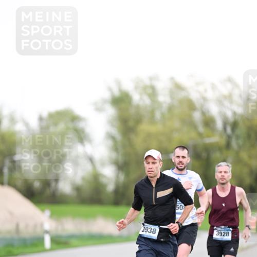07.04.2024 - 43. Internationalen Wilhelmsburger Insellauf Dr. Thomas Lammeyer http://msf.ph/oto/6037848 07.04.2024 10:24:10 Laufen 3938, 50, 3928 meine-sportfotos.de