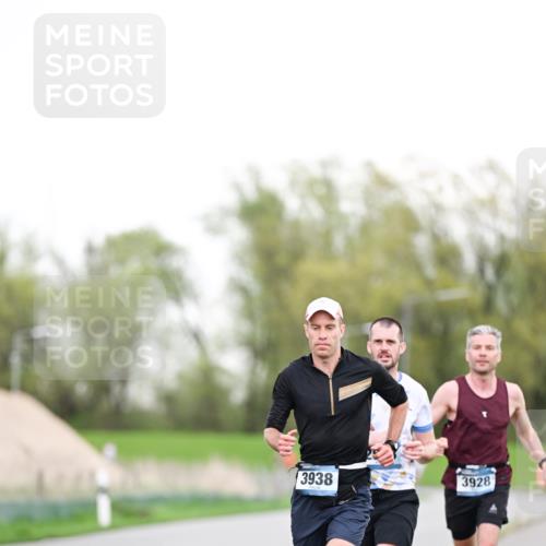 07.04.2024 - 43. Internationalen Wilhelmsburger Insellauf Dr. Thomas Lammeyer http://msf.ph/oto/6037849 07.04.2024 10:24:10 Laufen 3938, 3928 meine-sportfotos.de