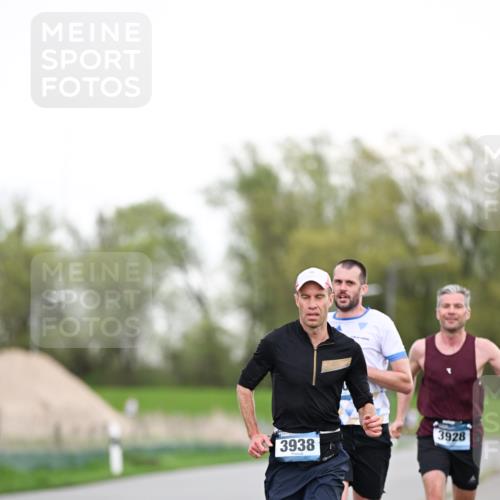 07.04.2024 - 43. Internationalen Wilhelmsburger Insellauf Dr. Thomas Lammeyer http://msf.ph/oto/6037851 07.04.2024 10:24:10 Laufen 3928, 3938 meine-sportfotos.de