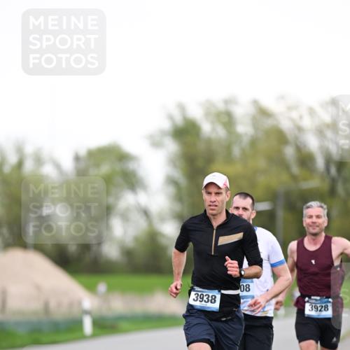07.04.2024 - 43. Internationalen Wilhelmsburger Insellauf Dr. Thomas Lammeyer http://msf.ph/oto/6037852 07.04.2024 10:24:10 Laufen 3938, 08, 3928 meine-sportfotos.de