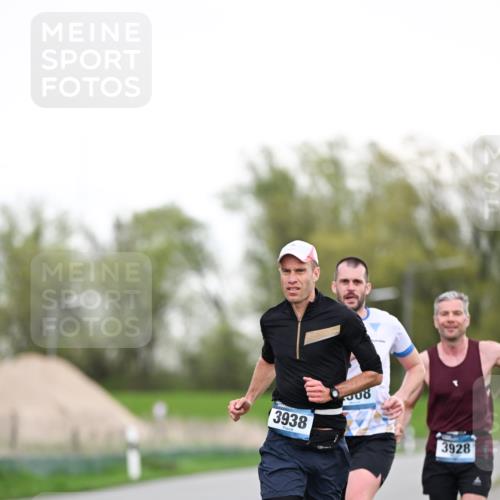 07.04.2024 - 43. Internationalen Wilhelmsburger Insellauf Dr. Thomas Lammeyer http://msf.ph/oto/6037853 07.04.2024 10:24:11 Laufen 3938, 008, 3928 meine-sportfotos.de