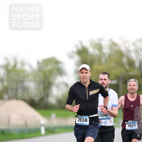 07.04.2024 - 43. Internationalen Wilhelmsburger Insellauf Dr. Thomas Lammeyer http://msf.ph/oto/6037855 07.04.2024 10:24:11 Laufen 3938, 2508, 3928 meine-sportfotos.de
