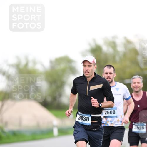 07.04.2024 - 43. Internationalen Wilhelmsburger Insellauf Dr. Thomas Lammeyer http://msf.ph/oto/6037858 07.04.2024 10:24:11 Laufen 3938, 2508, 3928 meine-sportfotos.de