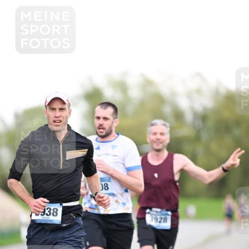 07.04.2024 - 43. Internationalen Wilhelmsburger Insellauf Dr. Thomas Lammeyer http://msf.ph/oto/6037859 07.04.2024 10:24:12 Laufen 10, 38, 08, 3928 meine-sportfotos.de