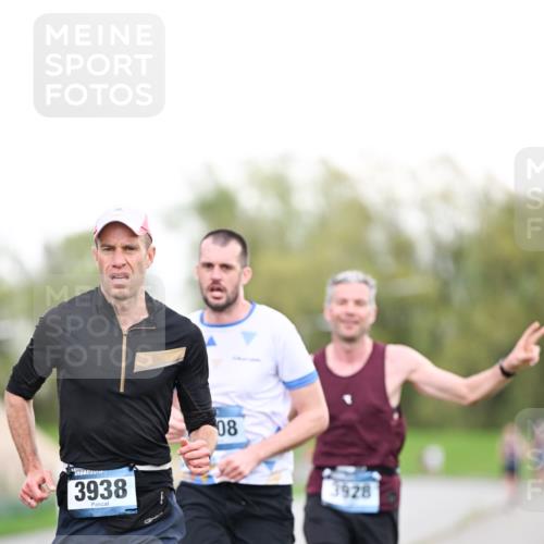 07.04.2024 - 43. Internationalen Wilhelmsburger Insellauf Dr. Thomas Lammeyer http://msf.ph/oto/6037860 07.04.2024 10:24:12 Laufen 3938, 08, 3928 meine-sportfotos.de