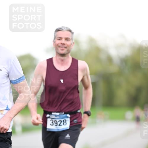 07.04.2024 - 43. Internationalen Wilhelmsburger Insellauf Dr. Thomas Lammeyer http://msf.ph/oto/6037867 07.04.2024 10:24:13 Laufen 3928 meine-sportfotos.de