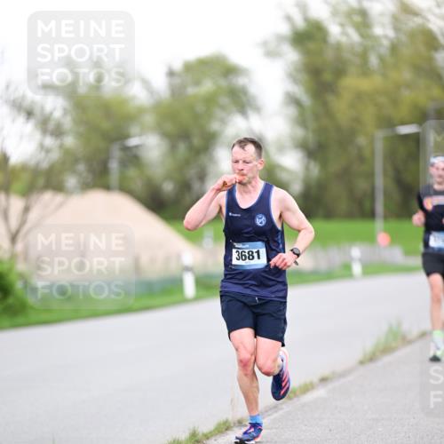 07.04.2024 - 43. Internationalen Wilhelmsburger Insellauf Dr. Thomas Lammeyer http://msf.ph/oto/6037868 07.04.2024 10:24:33 Laufen 3681 meine-sportfotos.de