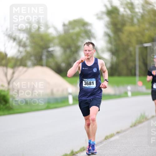 07.04.2024 - 43. Internationalen Wilhelmsburger Insellauf Dr. Thomas Lammeyer http://msf.ph/oto/6037869 07.04.2024 10:24:33 Laufen 3681 meine-sportfotos.de